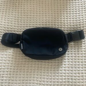 Lululemon Everywhere Belt Bag